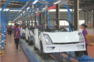 自貢第一款微型電動(dòng)跑車(chē)問(wèn)世,5塊錢(qián)可以跑100公里-全球電動(dòng)車(chē)網(wǎng)
